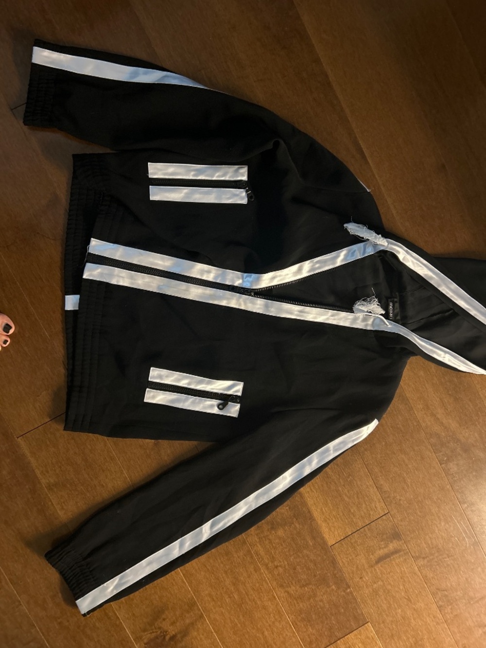 Sweatsuit - Picture 2 of 8